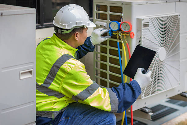 Professional Hvac technician working in Lovejoy, IL